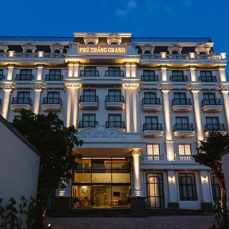 Phu Thang Grand Hotel Duc Hoa Exterior foto