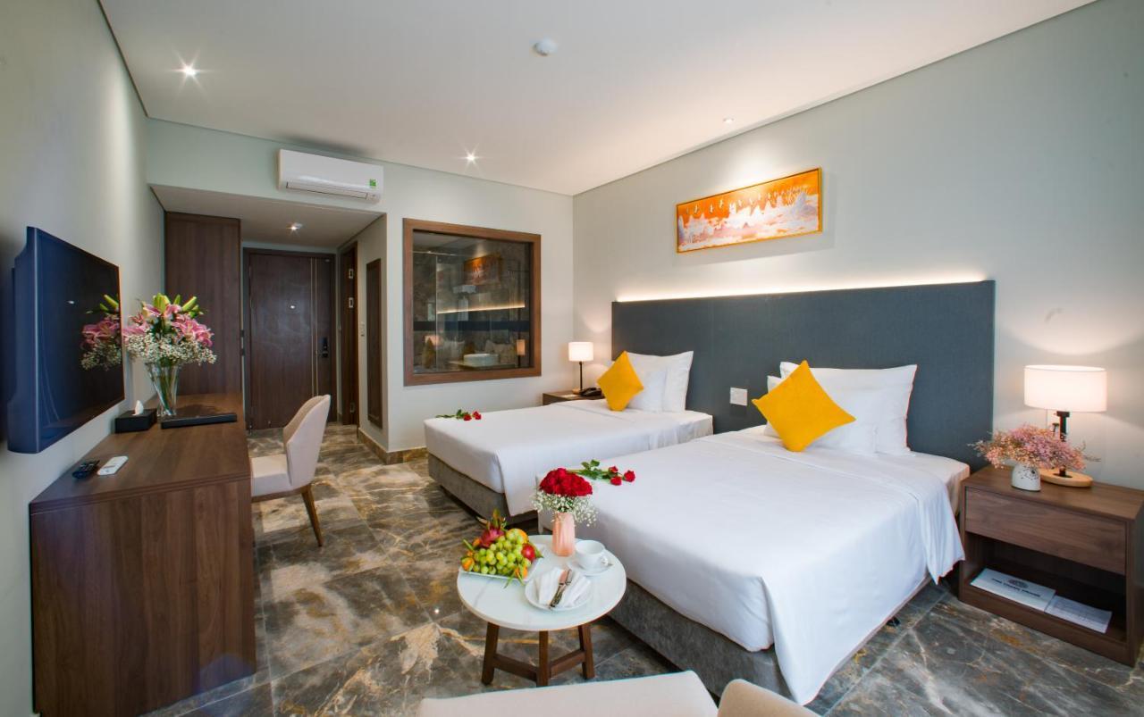 Phu Thang Grand Hotel Duc Hoa Exterior foto
